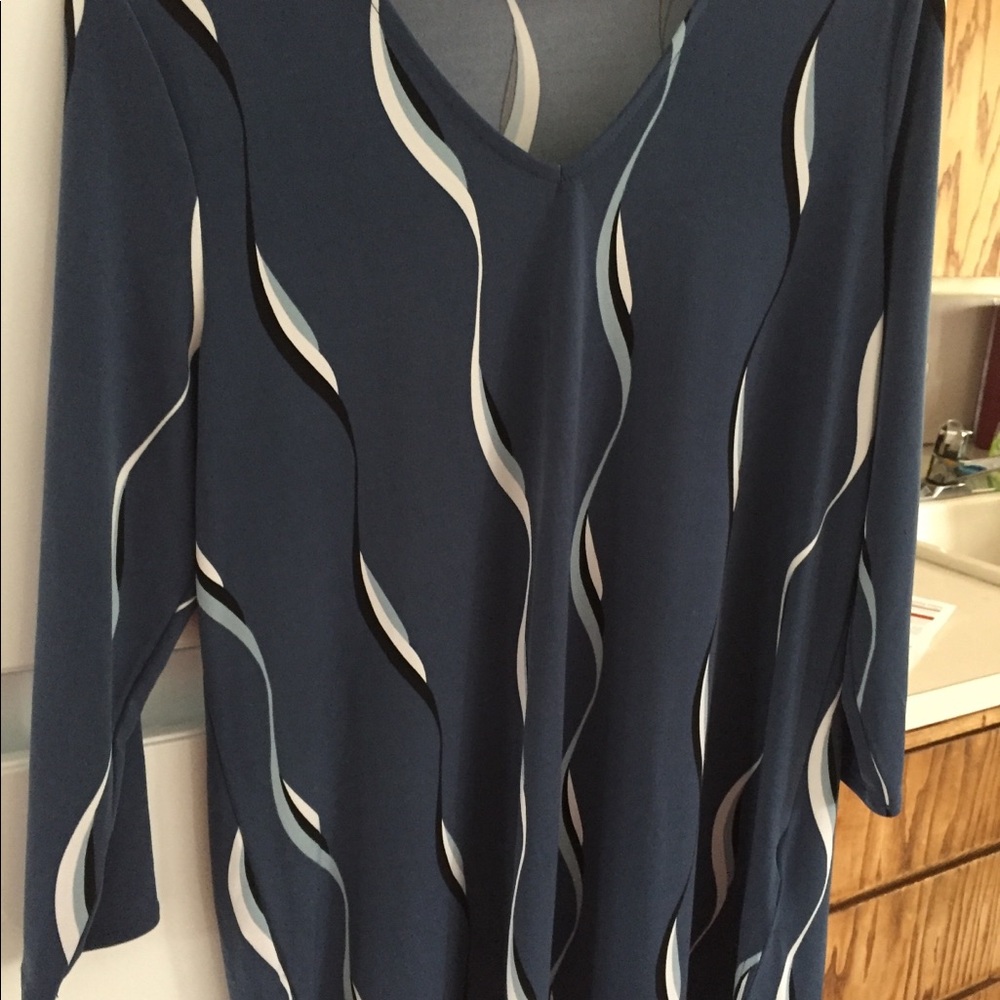 Alfani long sleeve top gently worn